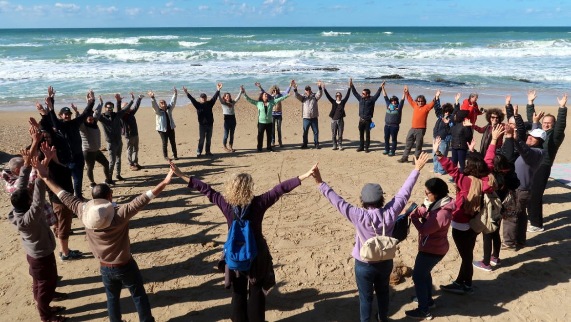 פעילי קהילת ים השרון סיירו בחוף געש ואיתם התמונות